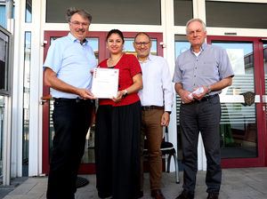 v.l.n.r.: Bürgermeister Manfred Ockel, Sara Bouhouchi-Gouhar, Ayman  Gouhar und Franz Neufing.
